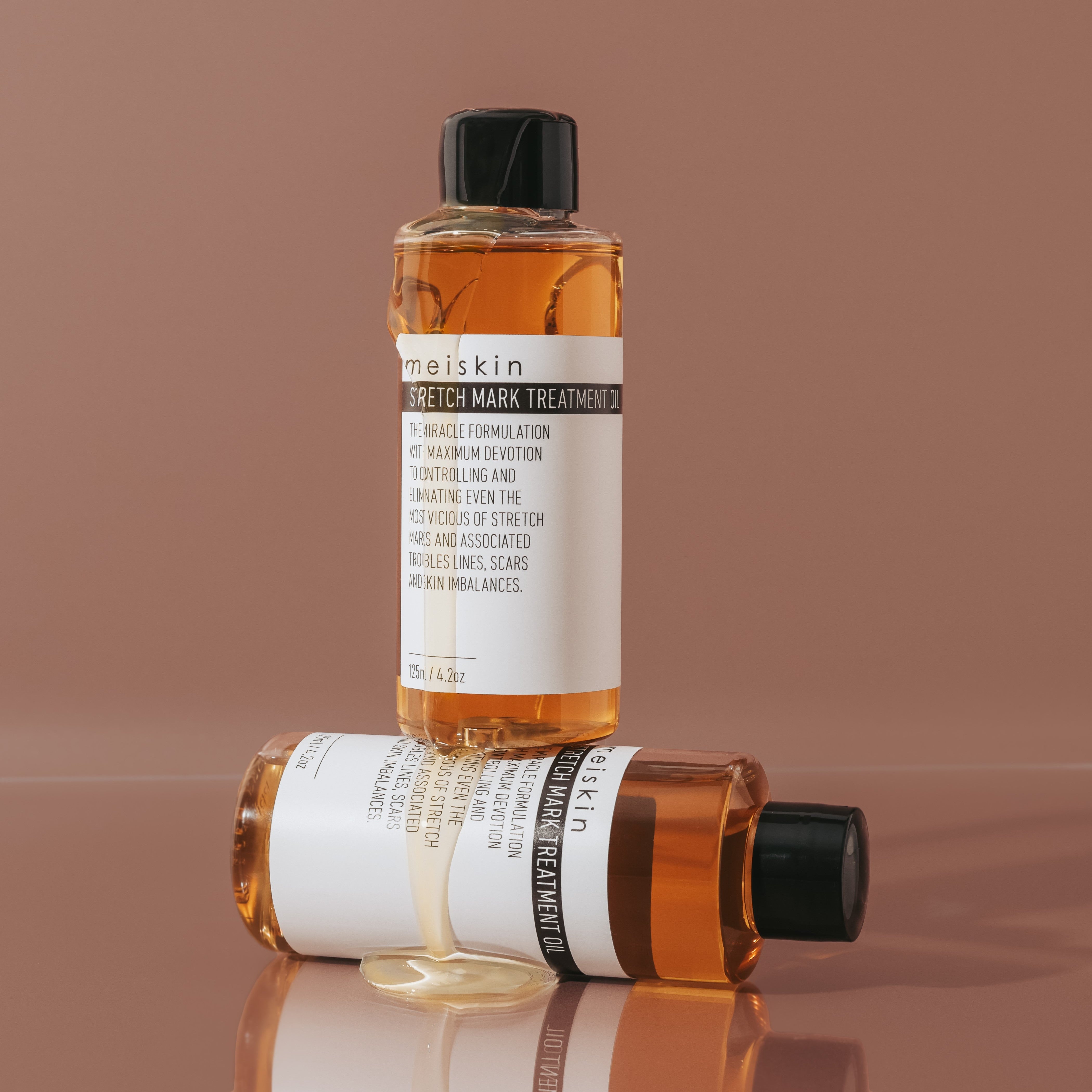 Postpartum woman using Meiskin Stretch Mark Treatment Oil for pregnancy stretch marks, scar healing, and natural skin restoration.